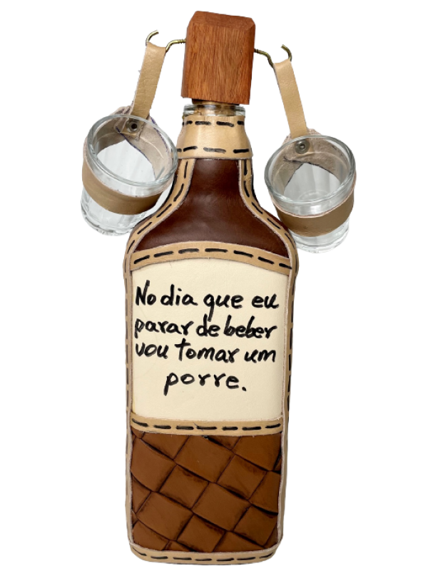 GARRAFA FORRADA 1LT COM COPO MARTELINHO ( FRASES DIVERSAS )